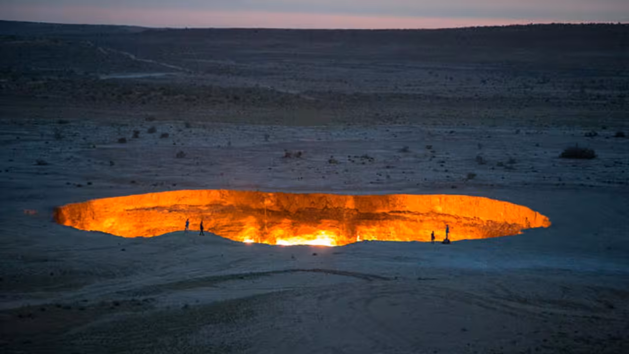 Door of Hell Turkmenistan | భూమిపై ‘నరక ద్వారం’ ఎక్కడుందో తెలుసా? 50 ఏళ్లుగా ఆరకుండా మండుతున్న ఈ మిస్టరీ వెనుక అసలు కథ ఇదే!