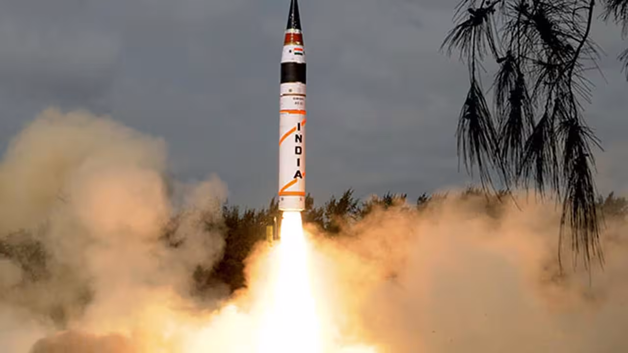 India Nuclear Weapons | శత్రువుల వెన్నులో వణుకు పుట్టిస్తున్న భారత్ అణుబలం: 190 వార్హెడ్లు.. ఏ మూలకైనా దూసుకెళ్లే మిస్సైల్ నెట్వర్క్!