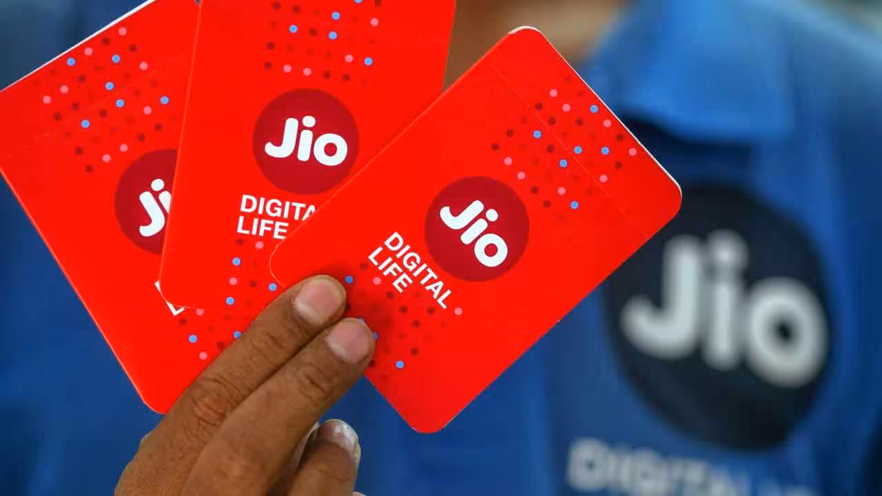 Reliance Jio | జియో రీఛార్జ్ ధరలు 12 శాతం పెరిగే ఛాన్స్.. ఎప్పటి నుంచి అంటే?