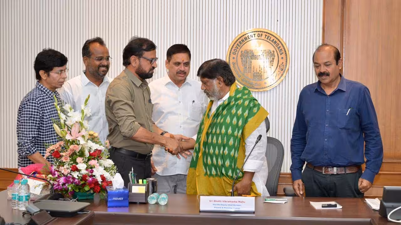 Telangana Journalists | జర్నలిస్టుల సమస్యలను పరిష్కరించండి.. డిప్యూటీ సీఎం భట్టికి విజ్ఞప్తి