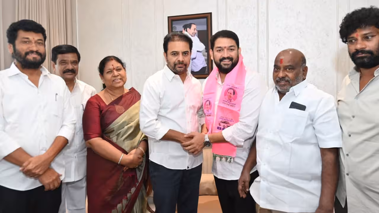 BRS | ఆదిలాబాద్లో కాంగ్రెస్కు ఎదురుదెబ్బ.. బీఆర్ఎస్లో చేరిన ఎన్ఎస్యూఐ రాష్ట్ర మాజీ అధ్యక్షుడు భార్గవ్ దేశ్పాండే