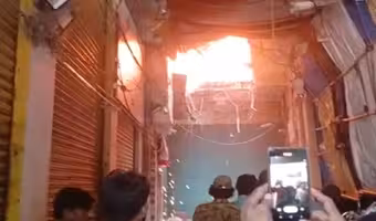 Fire Accident | పాతబస్తీలో అగ్నిప్రమాదం.. బట్టల దుకాణంలో చెలరేగిన మంటలు