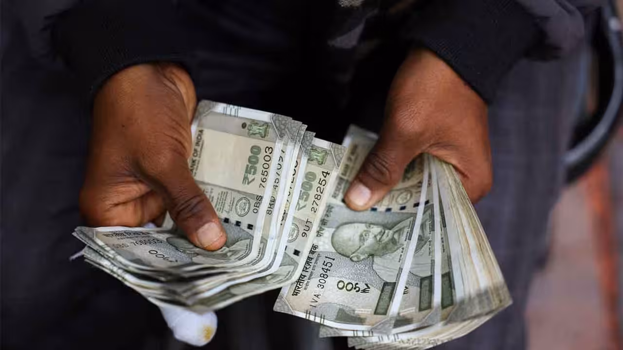 Loan Repayment | వాహన లోన్ను ముందే చెల్లిస్తే లాభం ఉంటుందా.. పెట్టుబడి పెడితే ఎంత వస్తుంది..?