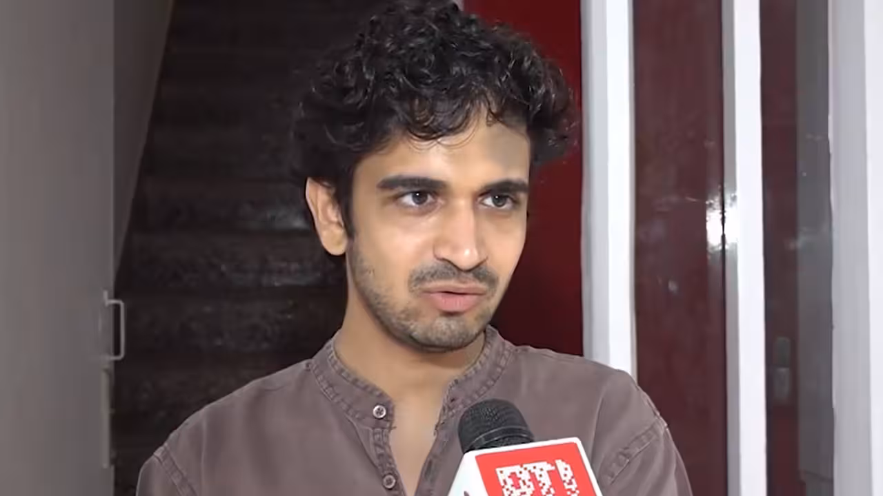 Anish Gawande | కత్తులతో వచ్చిన వారికి బెయిల్.. జాతీయ జెండా ఊపితే తీహార్ జైలా?