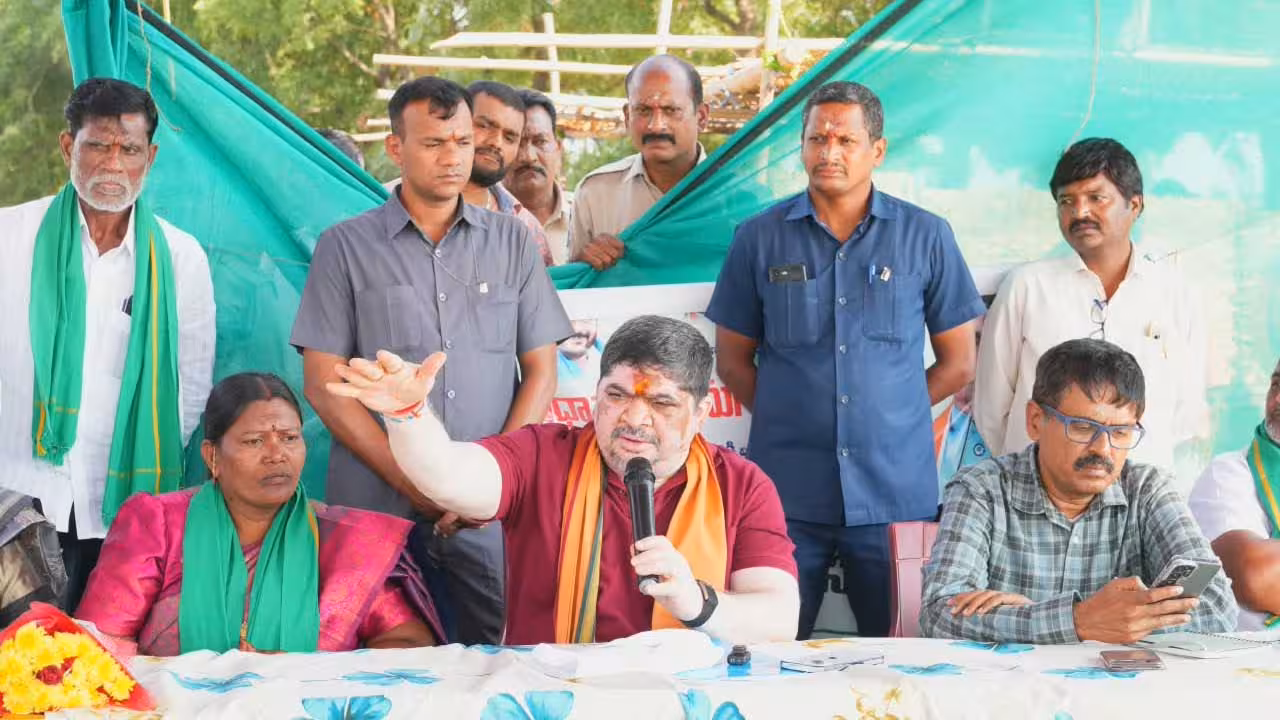 Ponnam Prabhakar | దళారులకే ధాన్యం అమ్ముకోండి.. రైతులకు మంత్రి పొన్నం సూచన