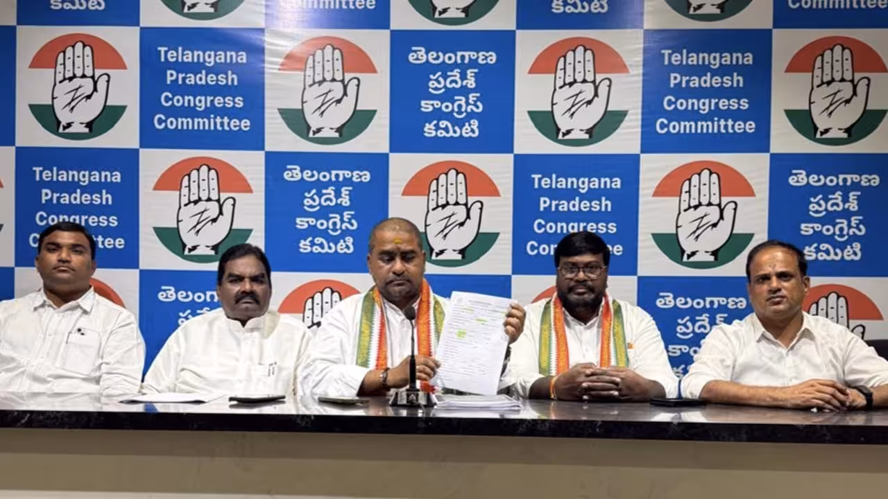Form 7 Voter Deletion Fraud | ఓటర్ల జాబితా నుంచి పేర్ల గల్లంతు కుట్ర: బీజేపీ ఏజెంట్పై ఎఫ్ఐఆర్