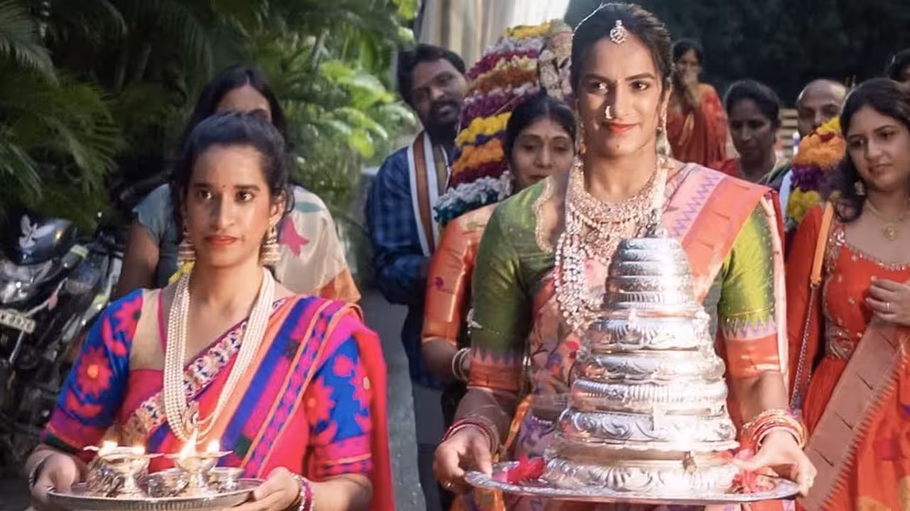 PV Sindhu | వెండి బతుకమ్మతో పీవీ సింధు.. నెటిజన్ విమర్శలకు స్ట్రాంగ్ కౌంటర్..