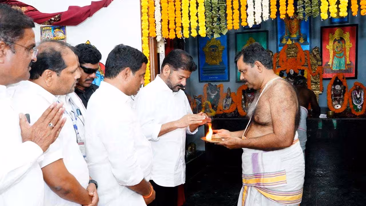 CM Revanth Reddy | కొడంగల్లో సీఎం రేవంత్ పర్యటన.. శ్రీ వెంకటేశ్వరస్వామి ఆలయ పనుల పరిశీలన
