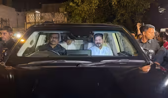 Revanth Reddy Delhi Police | రాహుల్ గాంధీ అరెస్ట్.. సంఘీభావం తెలిపేందుకు వెళ్లిన సీఎం రేవంత్ రెడ్డిని అడ్డుకున్న పోలీసులు