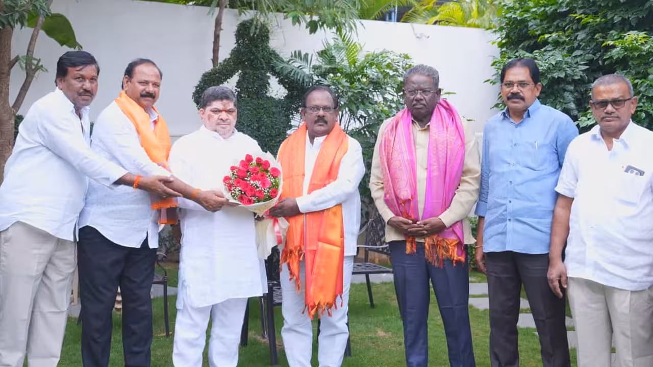 Ponnam Prabhakar | భూములు విక్రయించైనా ఉద్యోగుల బకాయిలు చెల్లిస్తాం: మంత్రి పొన్నం ప్రభాకర్