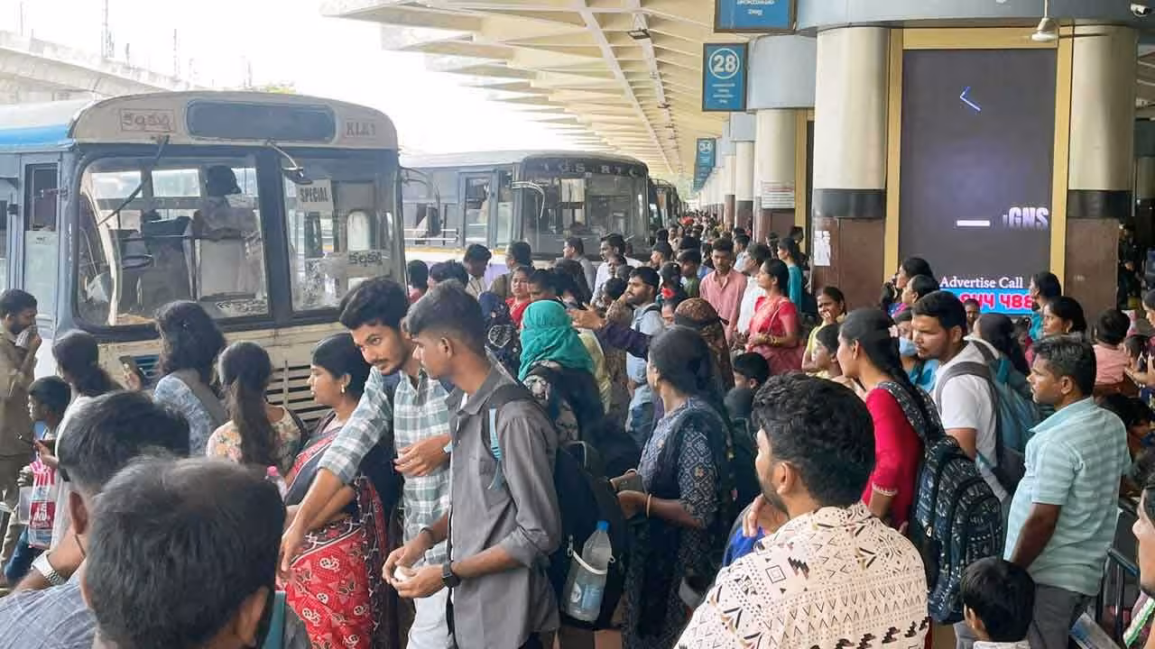 TGSRTC | దసరాకు ఊరెళ్తున్నారా..? 30 మంది ఉంటే మీ ఇంటికే ఆర్టీసీ బస్సు..!