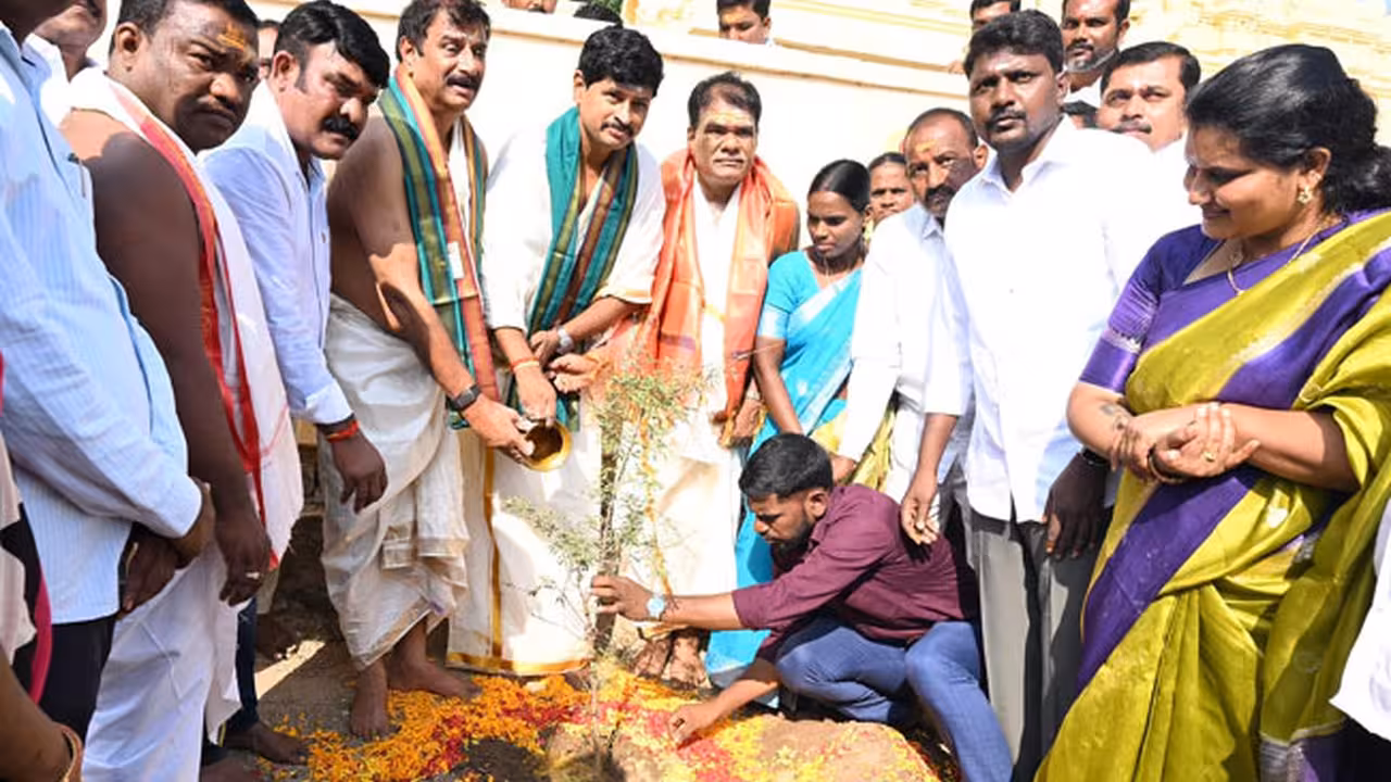 Santhosh Kumar Joginipally | శమీ వృక్షానికి ఆధ్యాత్మిక శోభను తీసుకొద్దాం.. ప్రతి ఆలయంలో మొక్కలను నాటుదాం: మాజీ ఎంపీ సంతోష్
