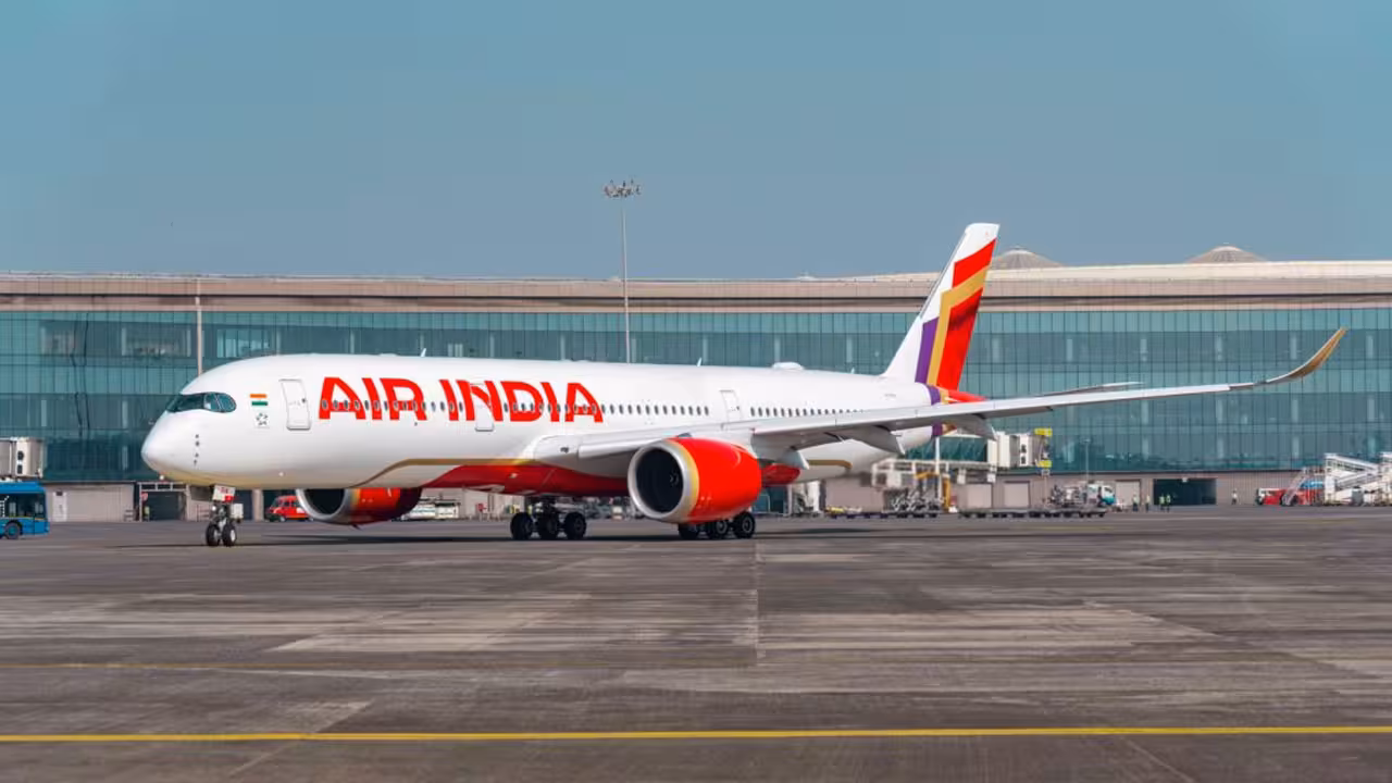 Air India Flight | టేకాఫ్ అయిన 5 నిమిషాలకే ఎమర్జెన్సీ ల్యాండింగ్.. శంషాబాద్లో ఎయిర్ ఇండియా విమానానికి తప్పిన ప్రమాదం