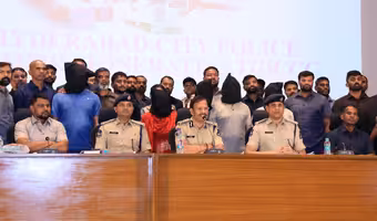 Hyderabad Police Nepal Gang Arrest | ఇంటి గుట్టు పట్టి.. యజమానురాలిని మట్టుబెట్టి: జూబ్లీహిల్స్ ఐపీఎస్ భార్య హత్య క్రైమ్ మిస్టరీ వీడింది!
