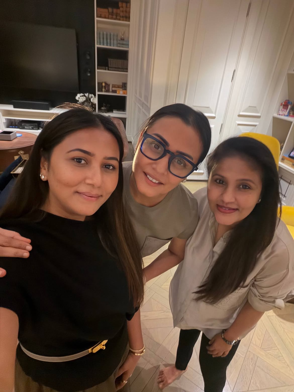 Namrata Shirodkar | నమ్రతా శిరోద్కర్తో సుకుమార్ సతీమణి – ఫొటోలు వైరల్ - Image 1