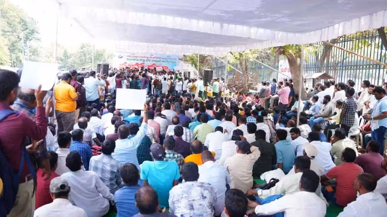 Un Employees | నవంబర్ 7న మహాధర్నాకు నిరుద్యోగ యువత పిలుపు