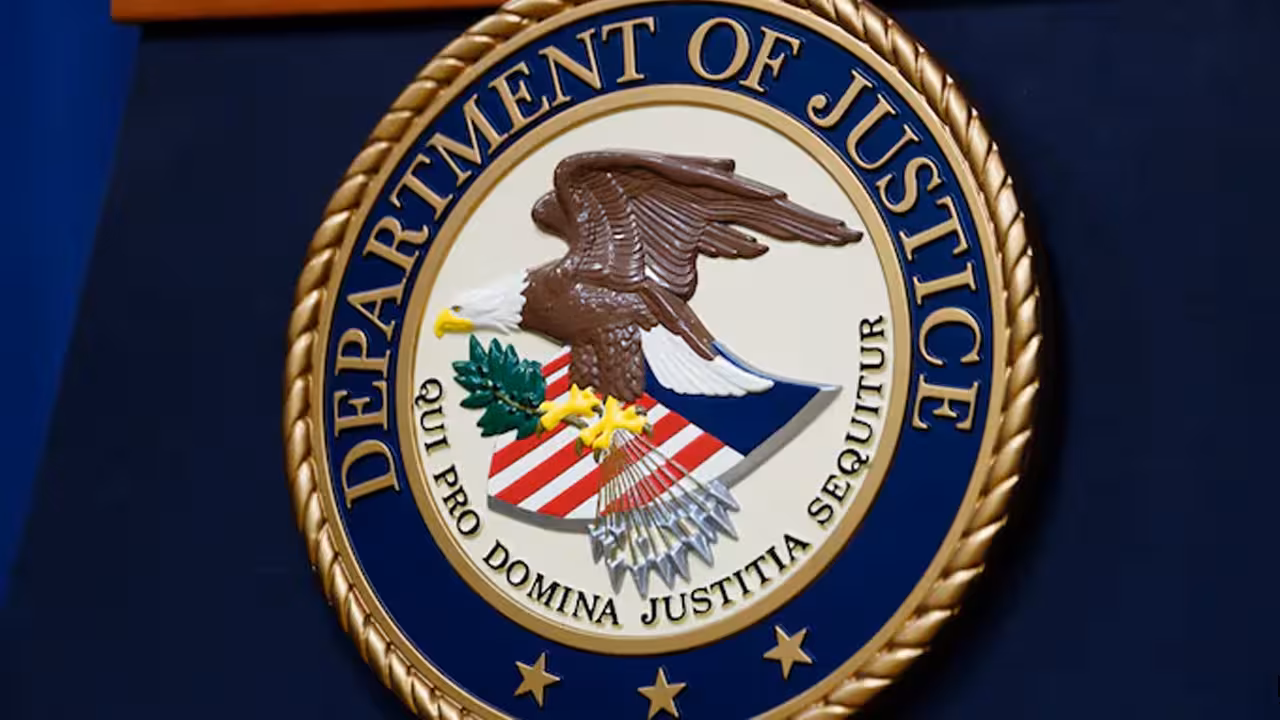 US Election Fraud Indians Charged | అమెరికాలో గ్రీన్ కార్డ్ ఉన్నా ఆ ఒక్క తప్పు చేస్తే 5 ఏళ్లు జైలుకే.. ఇద్దరు భారతీయులకు షాక్