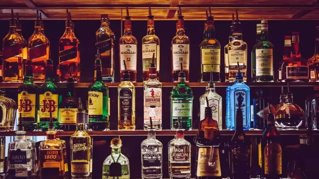 Liquor Price Hike | దసరా పండుగ వేళ మందుబాబులకు షాక్.. భారీగా పెరిగిన విదేశీ మద్యం ధరలు
